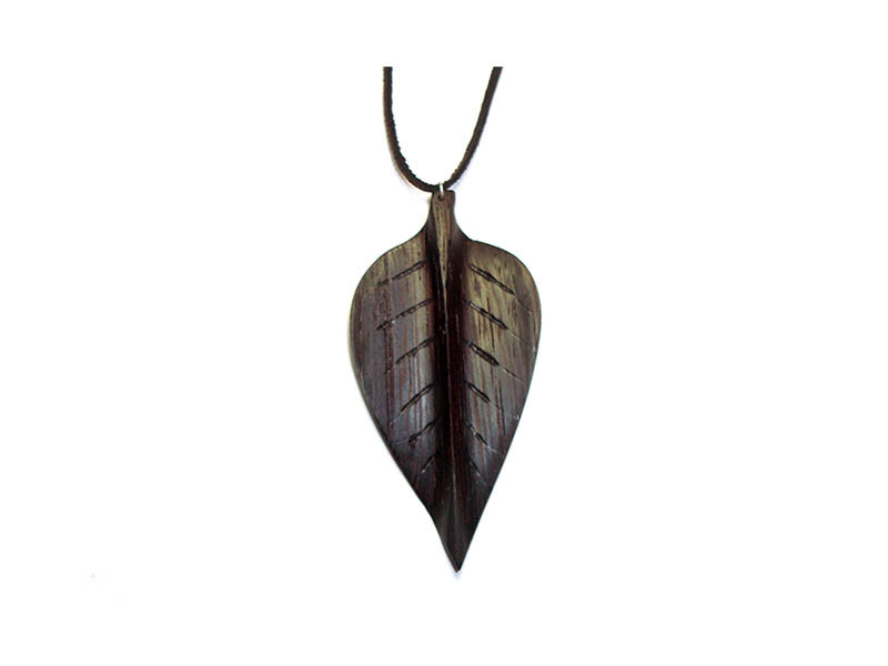 _0032_Dřevěný přívěšek-bukový list-wenge